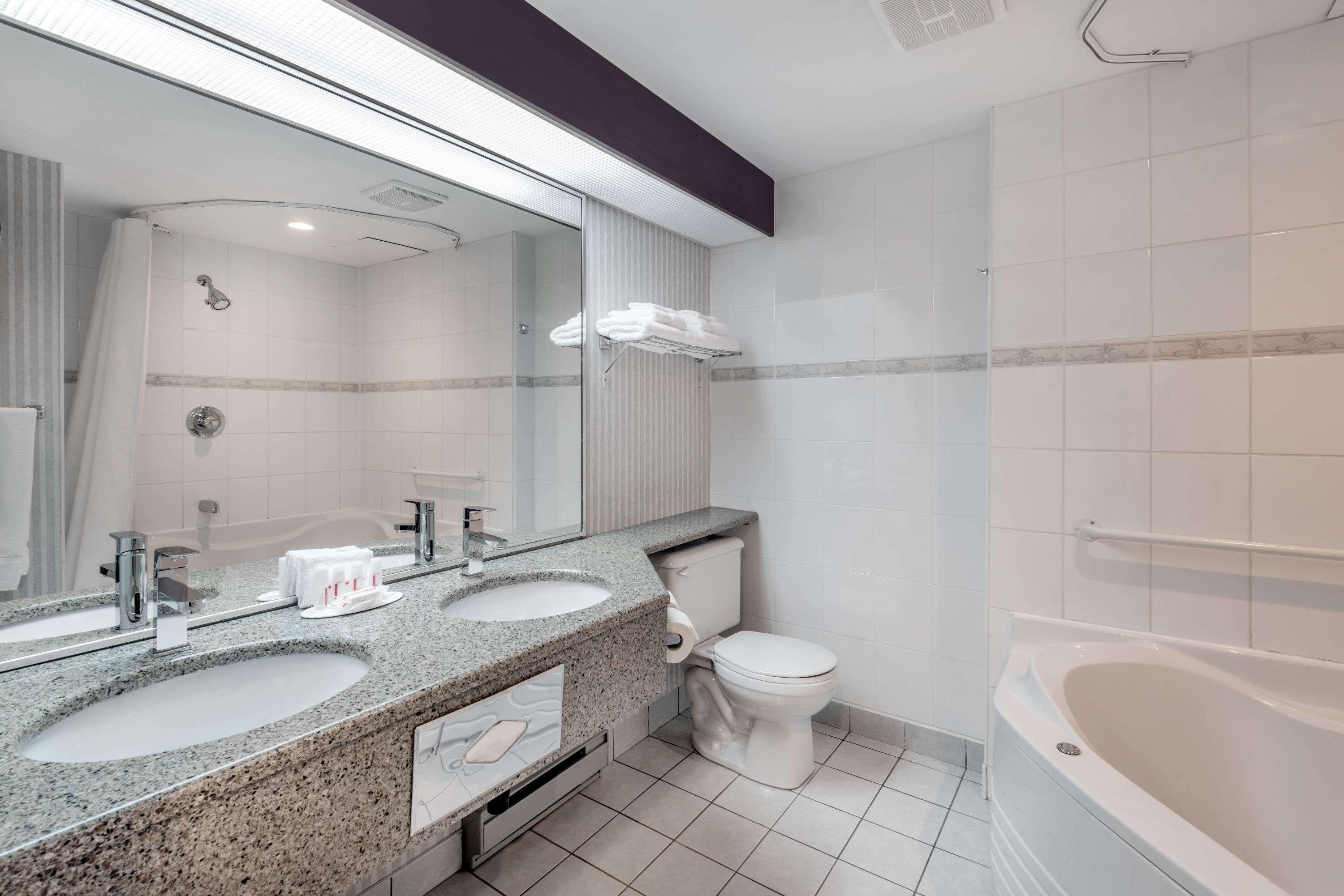 Hotel Ramada Plaza By Wyndham Gatineau/Manoir Du Casino Esterno foto
